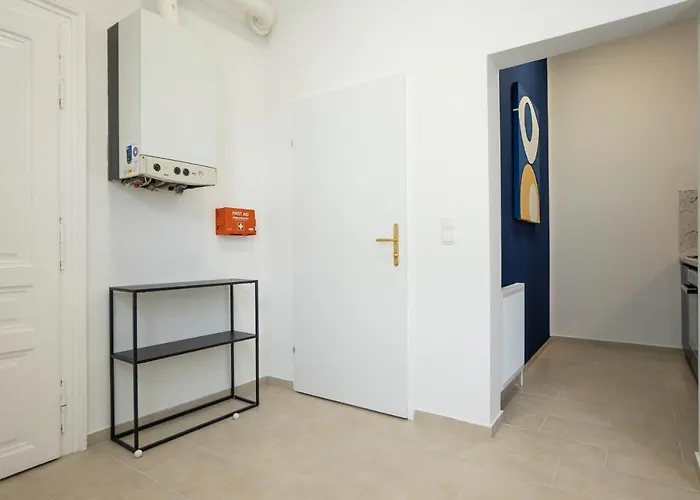 Contemporary With A Balcony. Apartment Wien